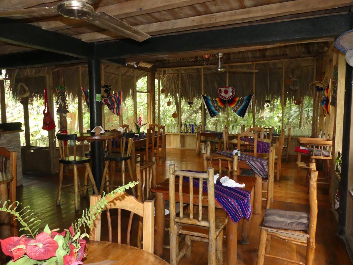 Hotel Kangaroo Y Restaurante Río Dulce Exterior foto