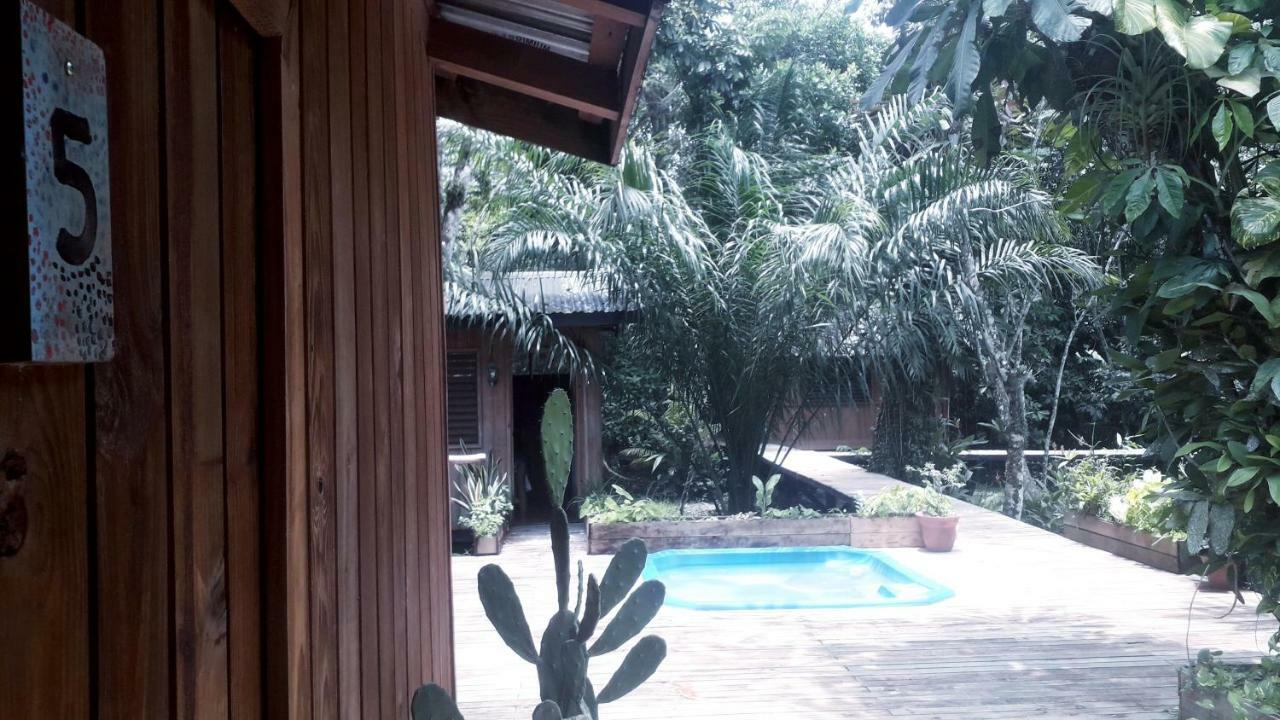 Hotel Kangaroo Y Restaurante Río Dulce Exterior foto